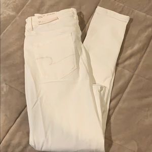 White American Eagle women’s jeans